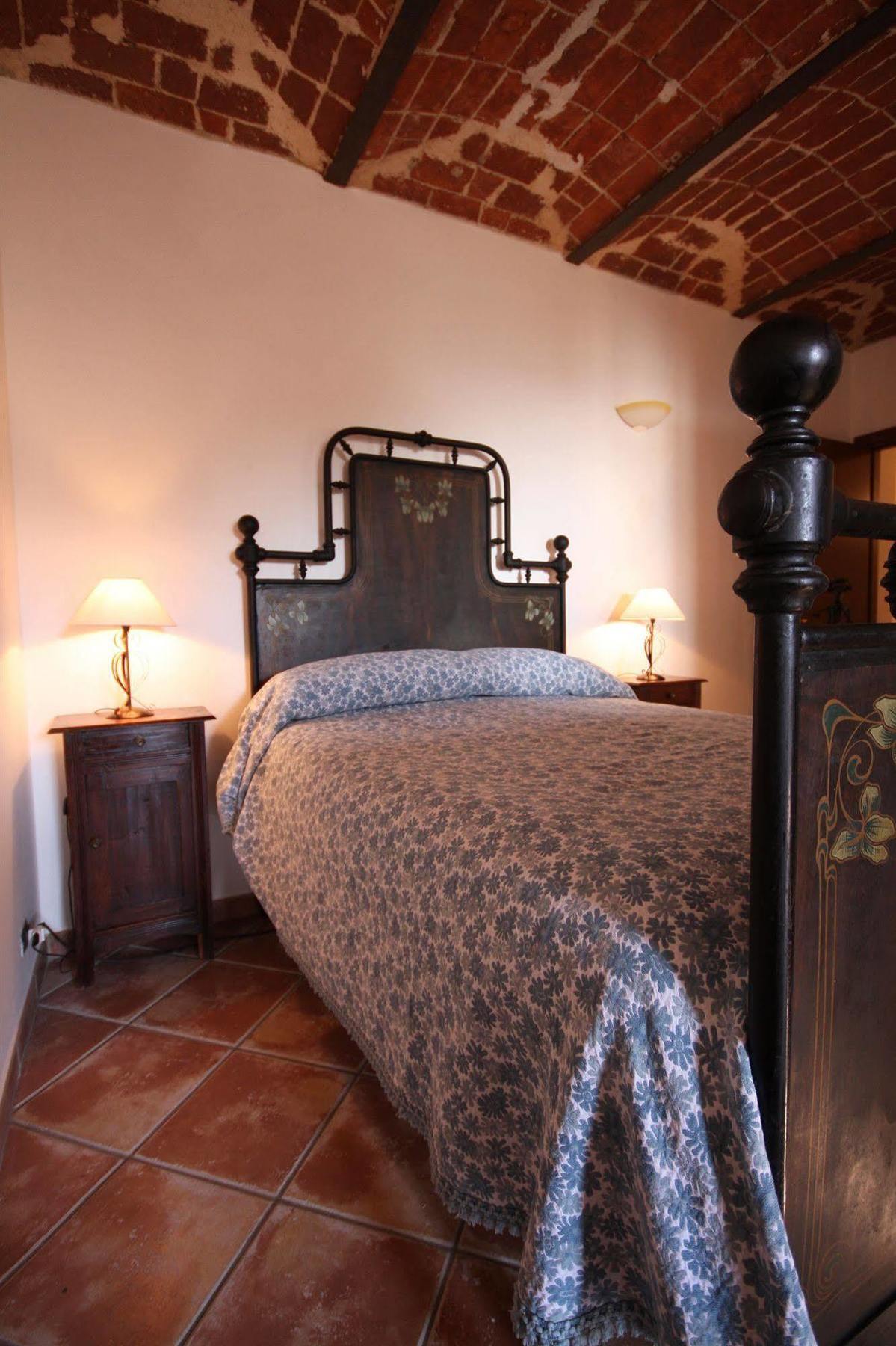Bed and Breakfast Relais San Desiderio Каллиано Экстерьер фото